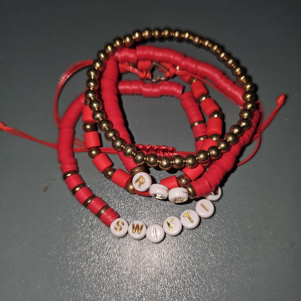 TAYLOR SWIFT Red and Gold Beaded Bracelet Set